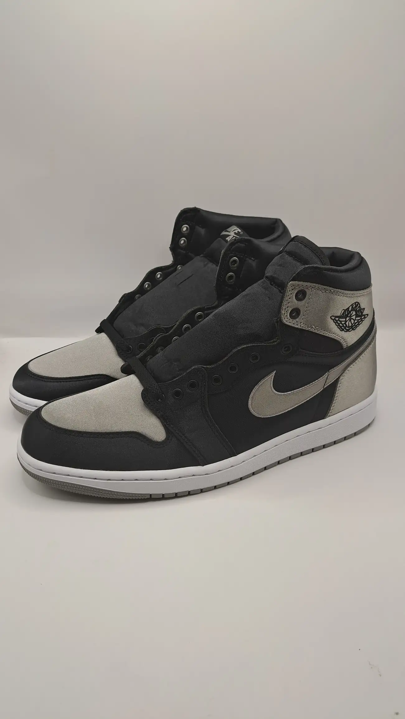 Air Jordan 1 Retro High OG Satin Shadow