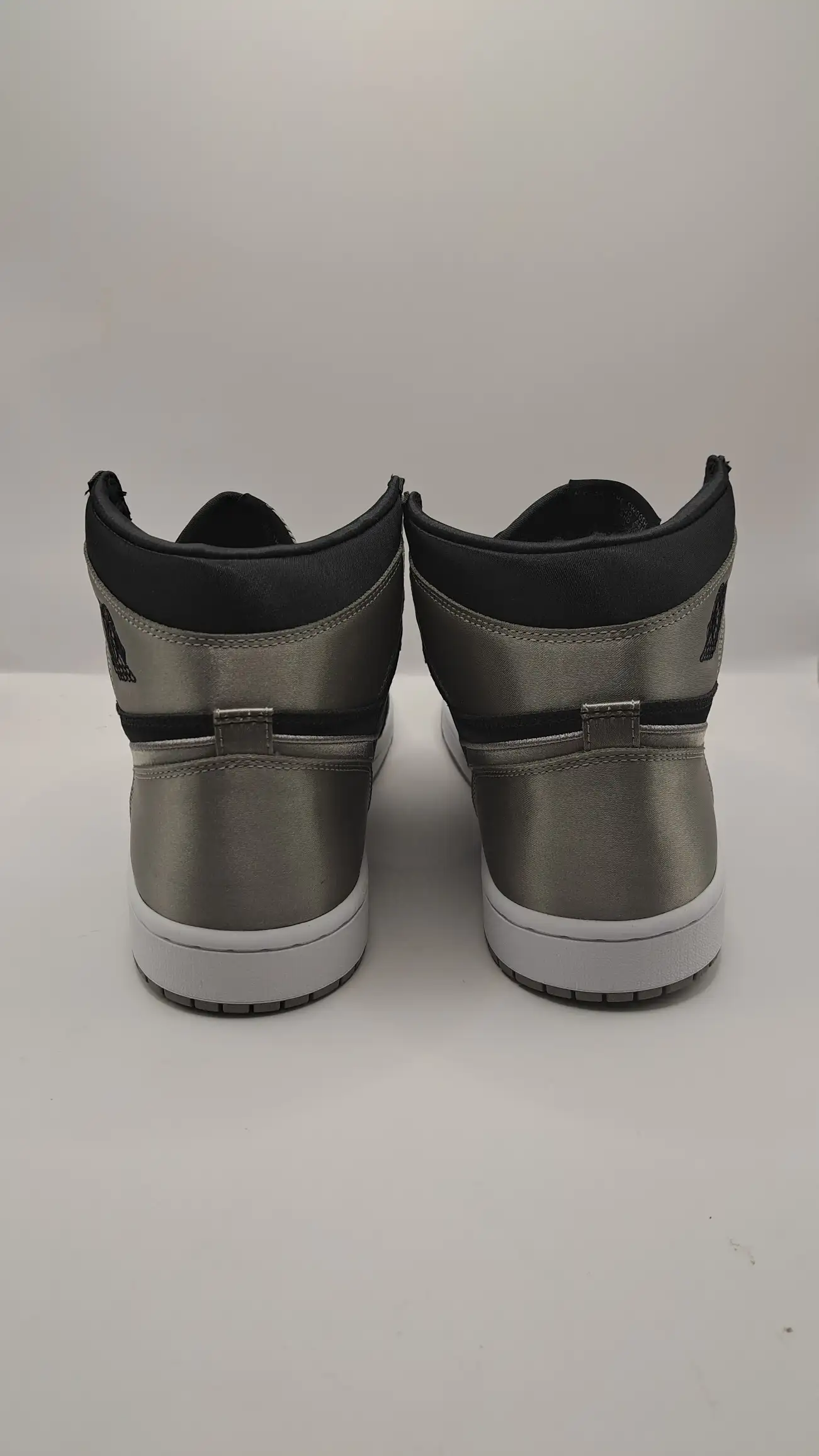 Air Jordan 1 Retro High OG Satin Shadow