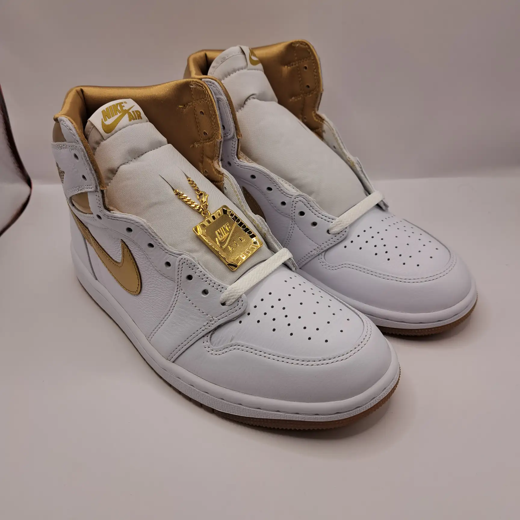 Nike Air Jordan 1 Retro High OG Metallic Gold