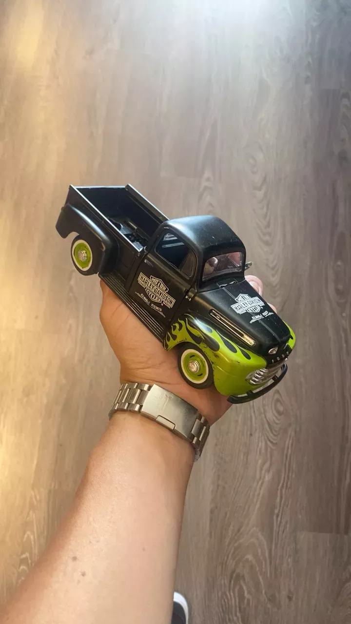 Harley-Davidson 1948 Ford F-1 Pickup Truck Diecast