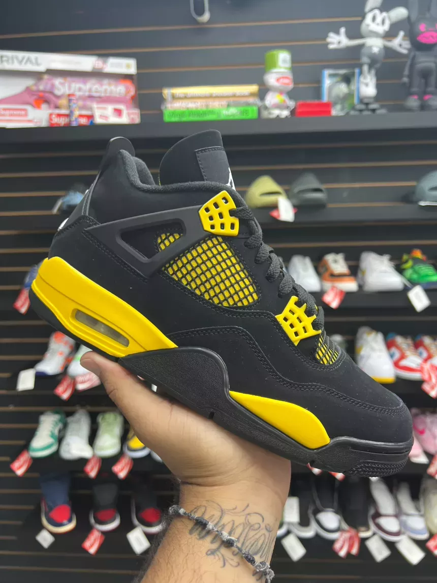 Air Jordan 4 Thunder Size 9.5