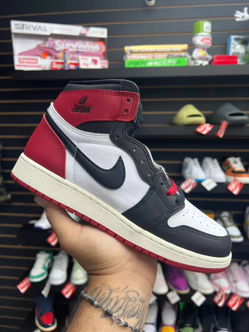 Air Jordan 1 Black Toe Size 7Y