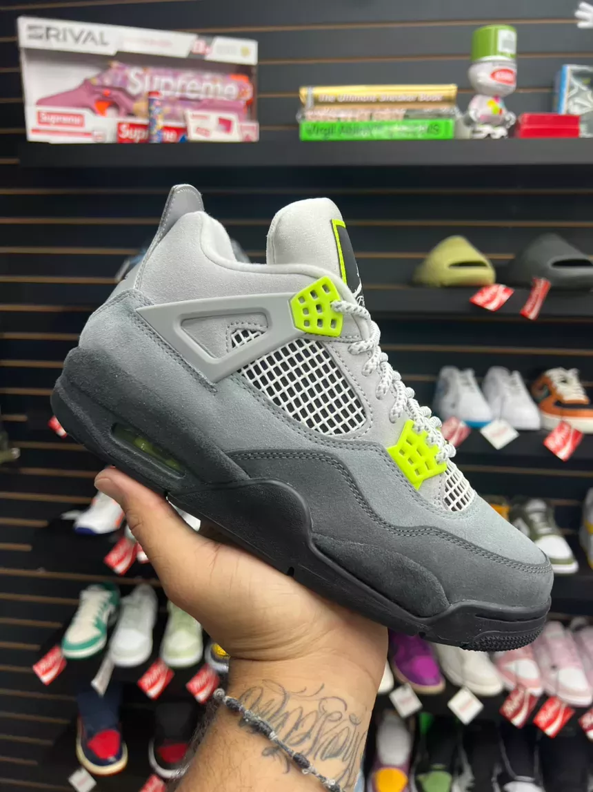 Air Jordan 4 Neon Size 7
