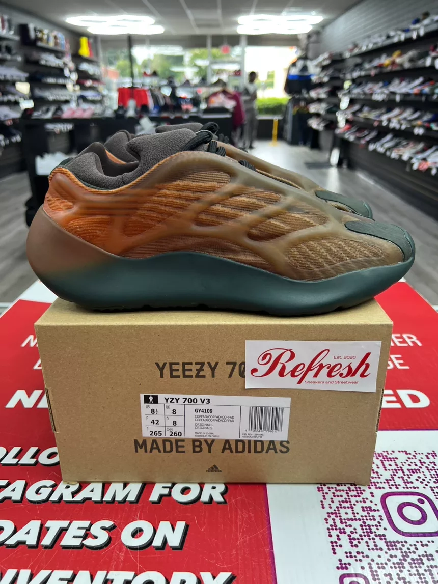 Adidas Yeezy 700v3 Copper Fade Size 8.5