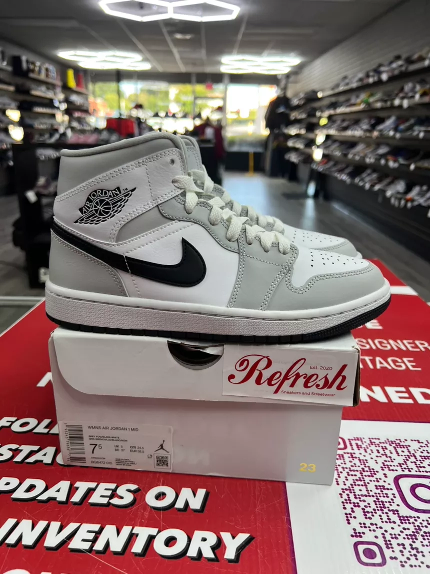 Air Jordan 1 Mid Light Smoke Grey Size 7.5w/6y