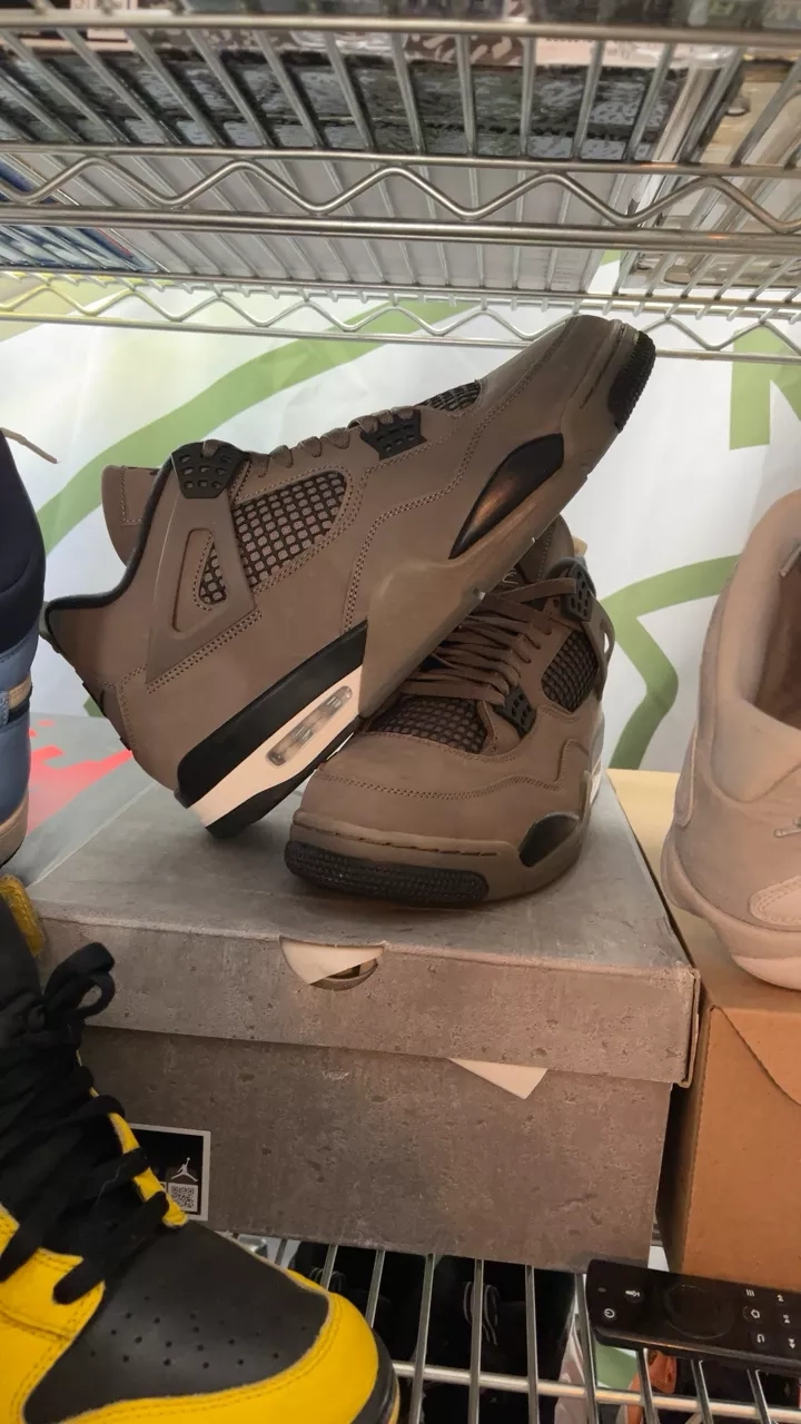 Air Jordan 4 cave stone DEADSTOCK