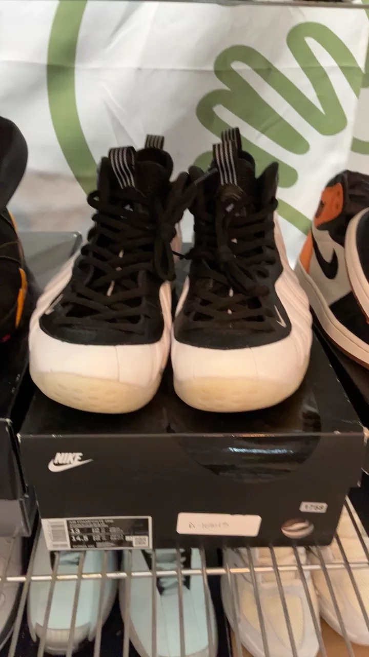 Nike Air Foamposite One Black White