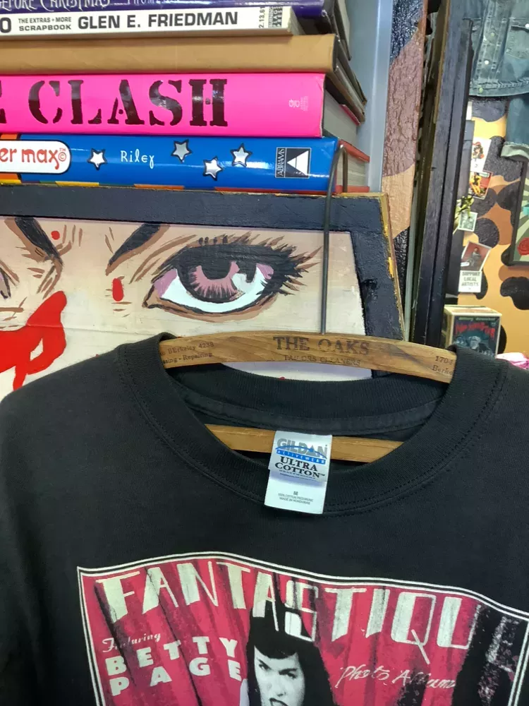 Vintage “Betty Page Fantastique"  T