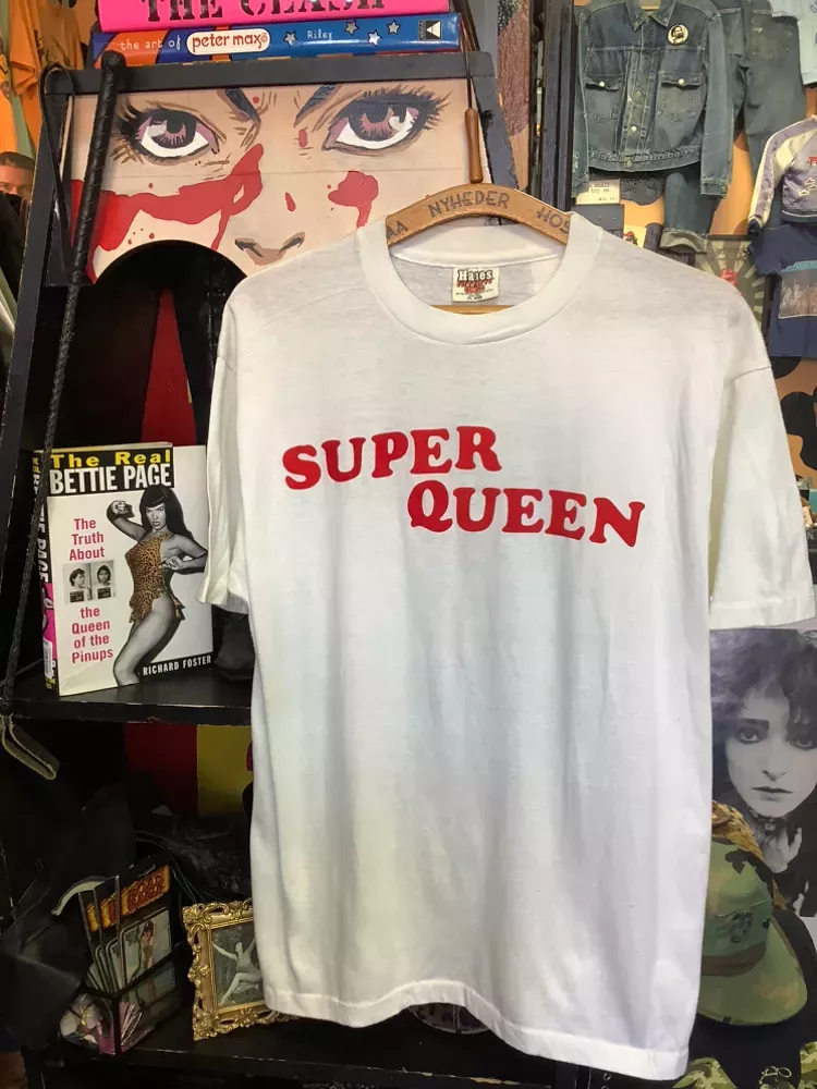 Vintage "Super Queen" VeLvetty FLocked Letters Graphic Tee