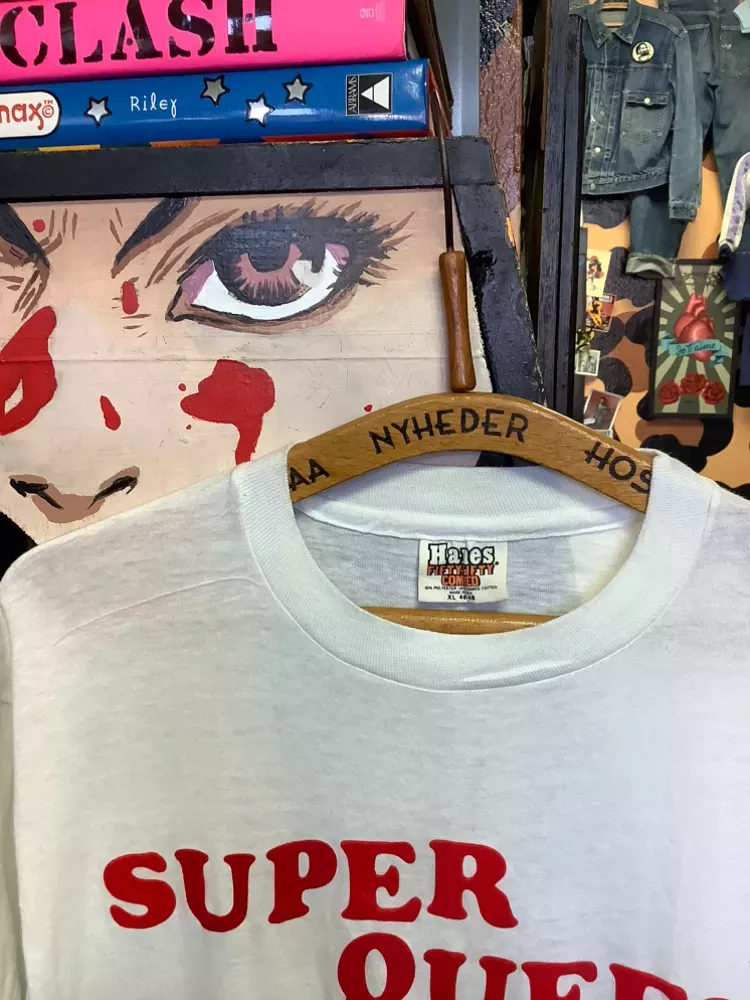 Vintage "Super Queen" VeLvetty FLocked Letters Graphic Tee