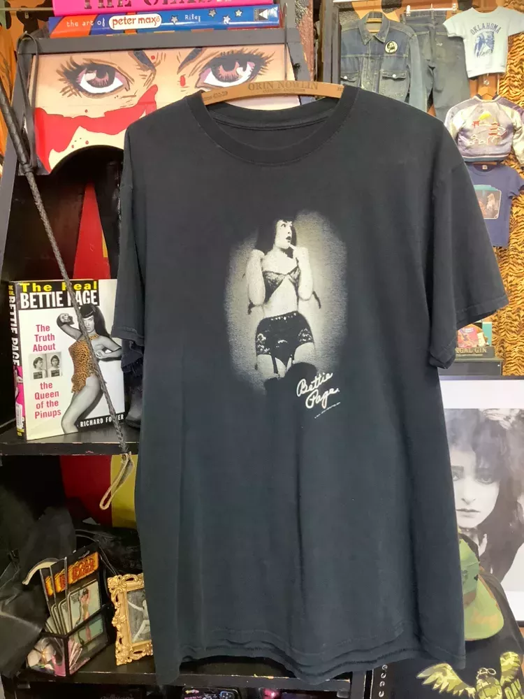 Vintage Y2K (2001?)Bettie Page Peep Show  T