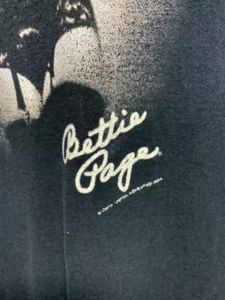 Vintage Y2K (2001?)Bettie Page Peep Show  T