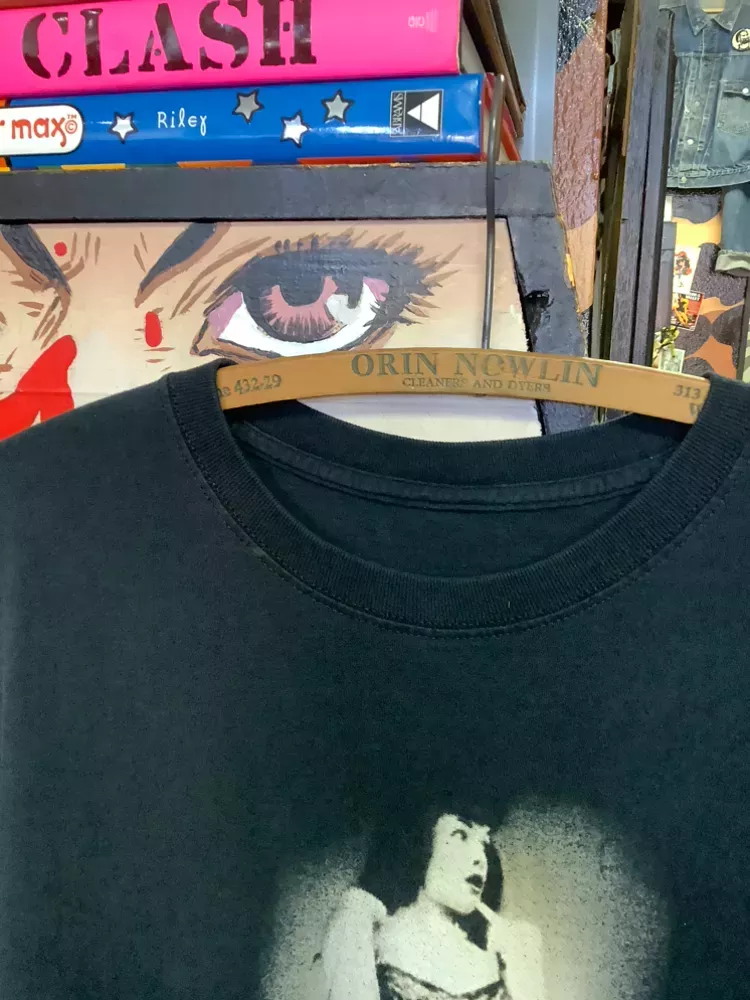 Vintage Y2K (2001?)Bettie Page Peep Show  T