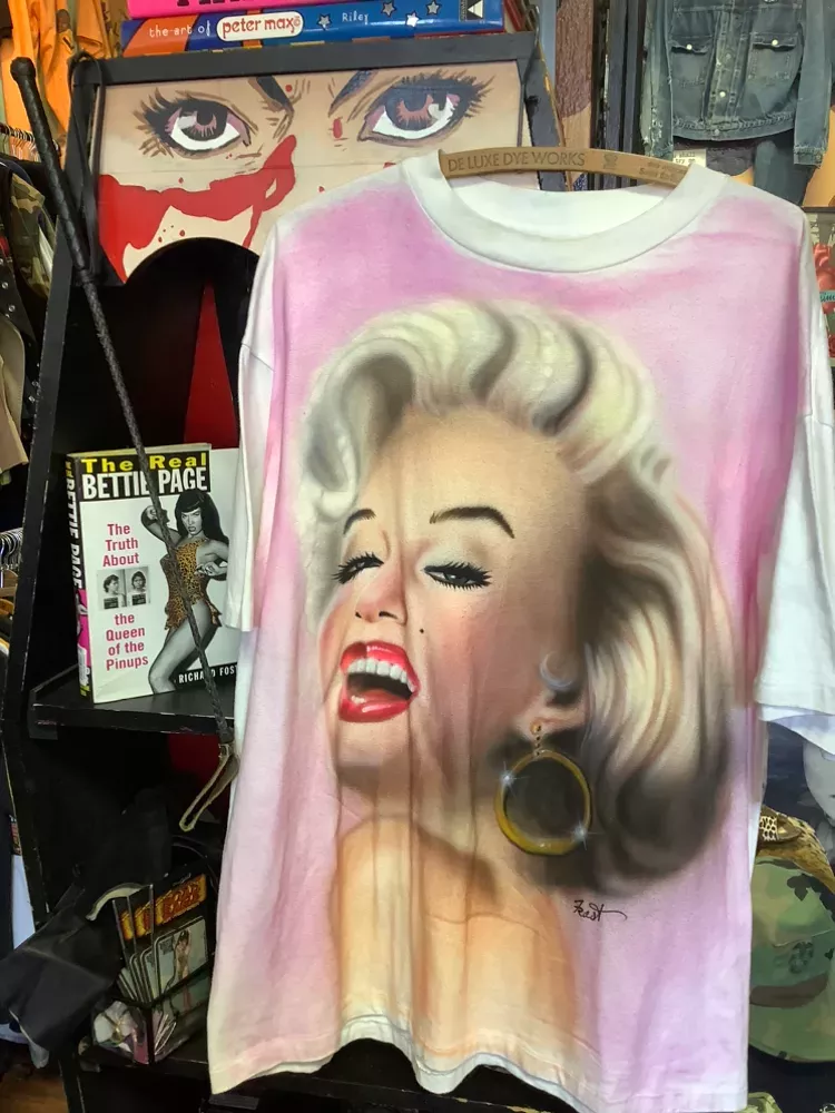 Vintage 90s  Marilyn T