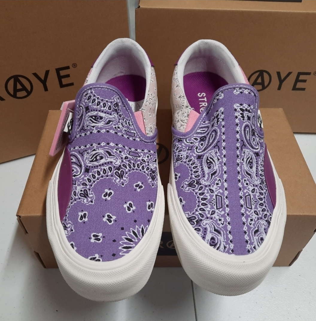 Women's 9.5 Straye Sneakers Purple Bandana Slip-On Sneakers