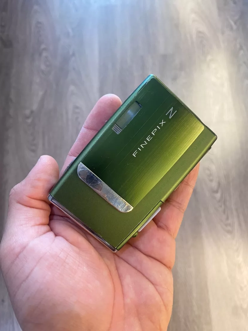 Vintage Fujifilm FinePix Z Digital Digi Camera Green