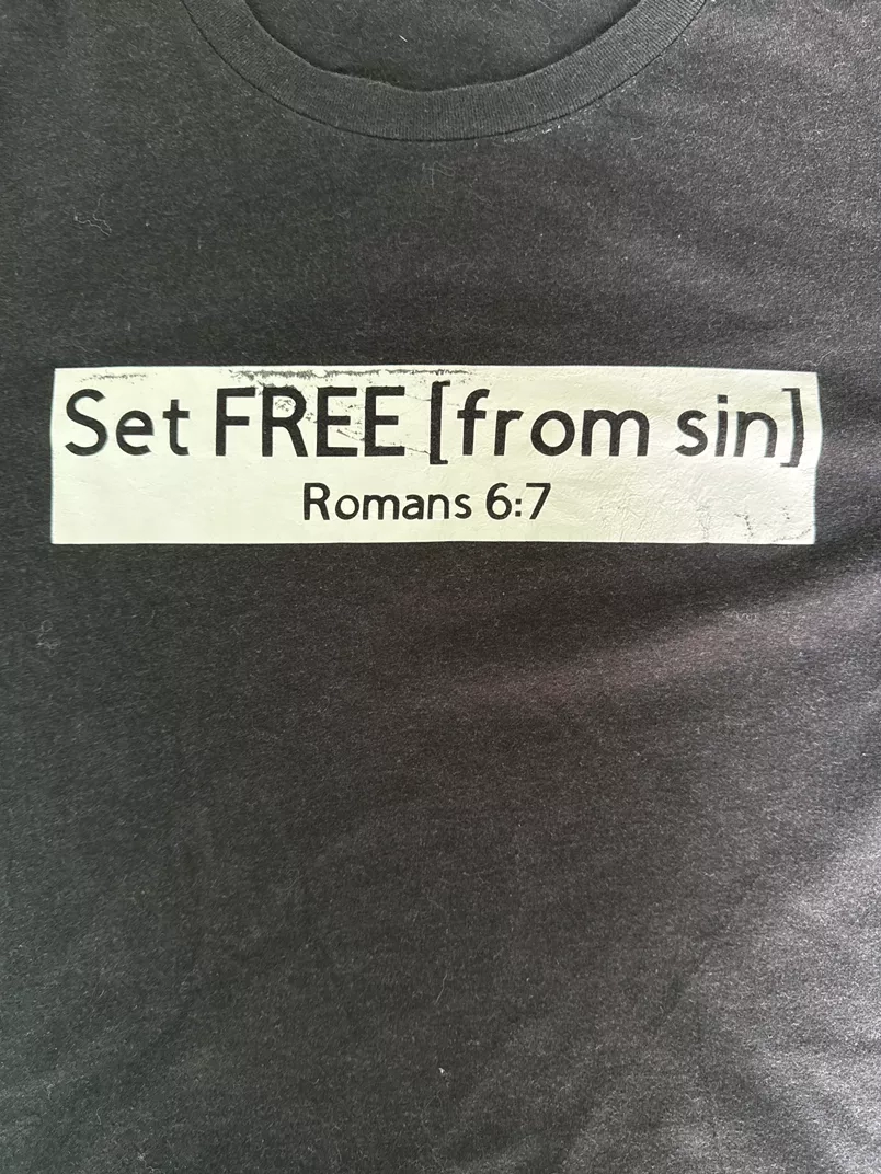 Set Free Jesus Tee Romans 6:7 Black Tee