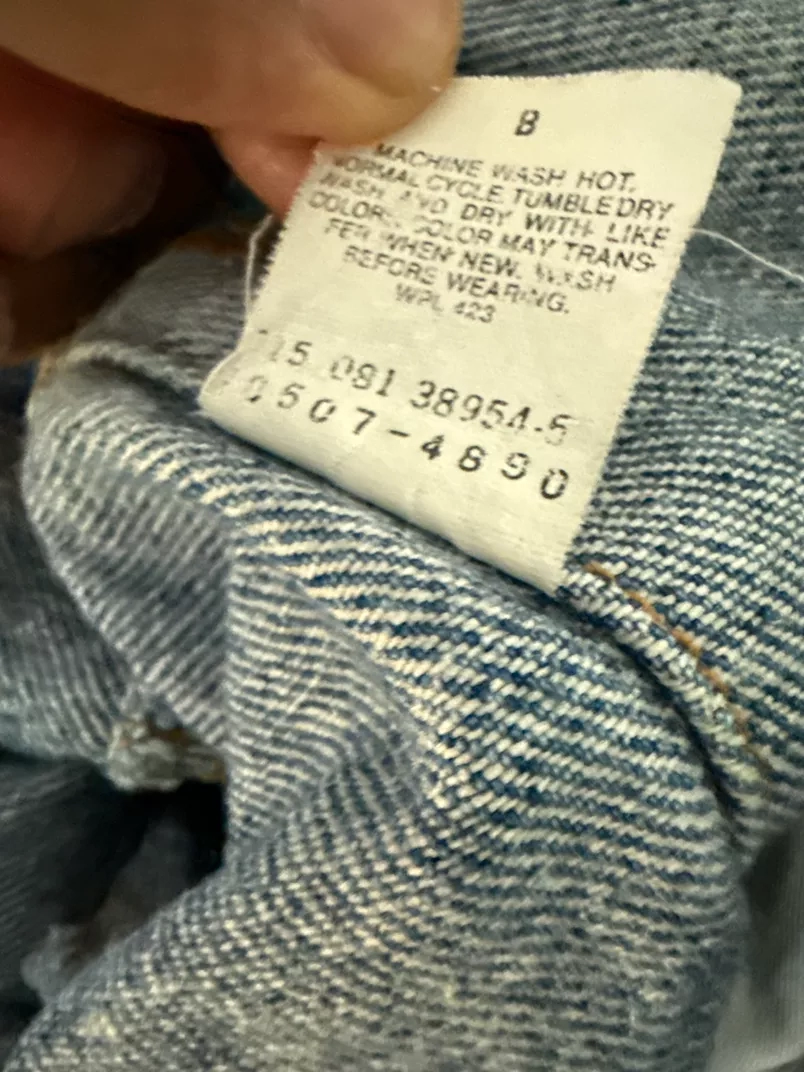 1990s Levi’s 70507-4890 Denim Trucker Jacket – Made in USA (Medium)