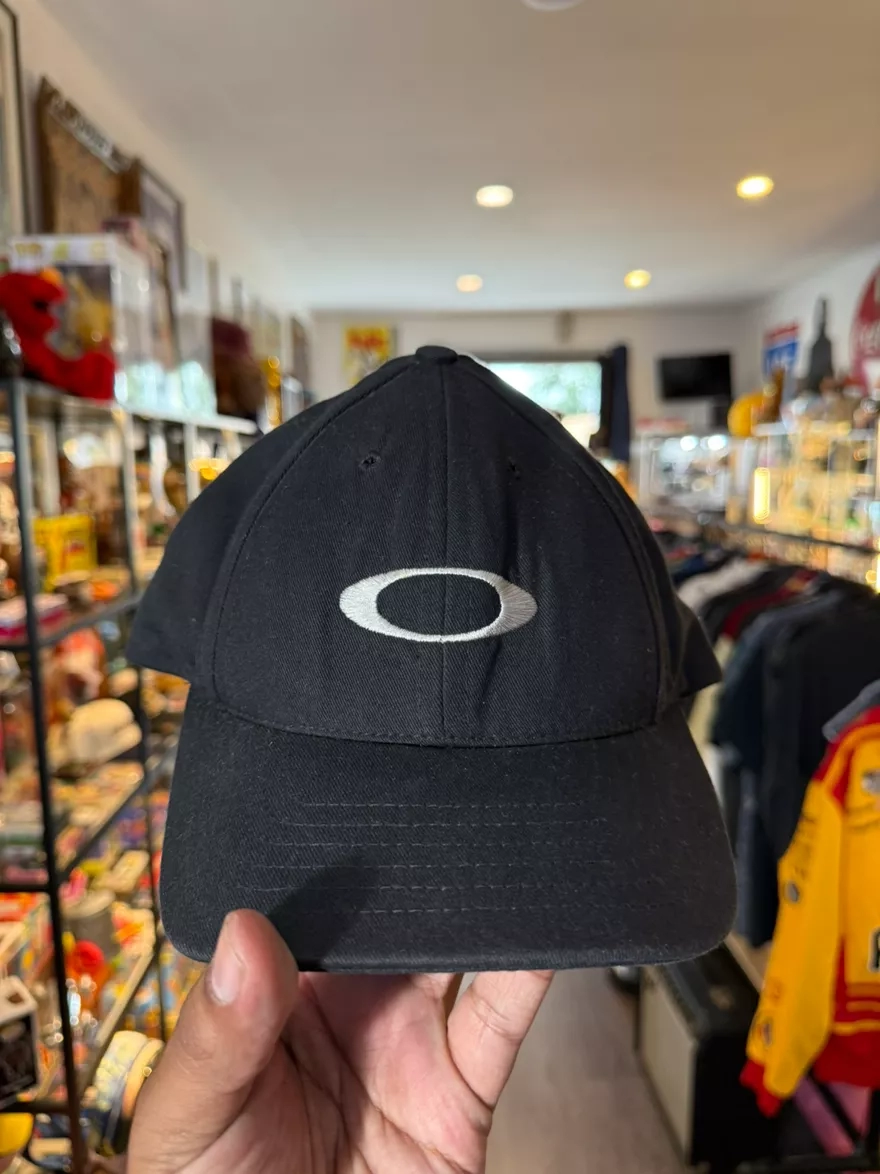 Oakley Black Hat - Classic Logo