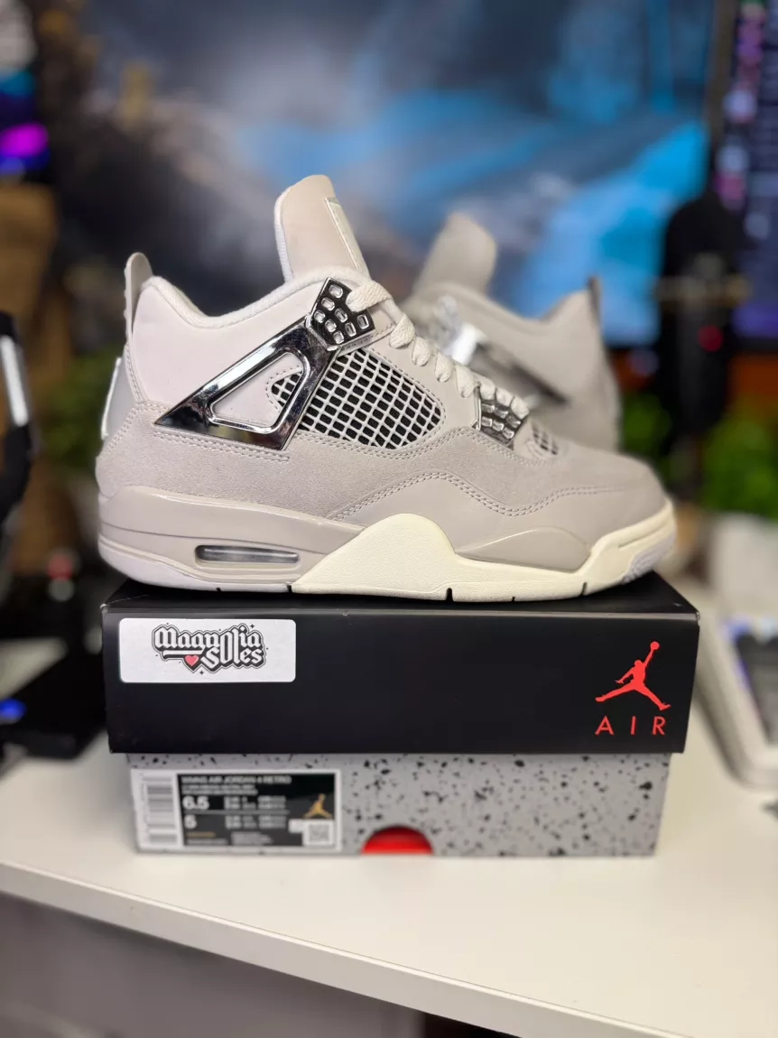 “Frozen Moments” Air Jordan 4 Retro - Size 6.5W (5M)