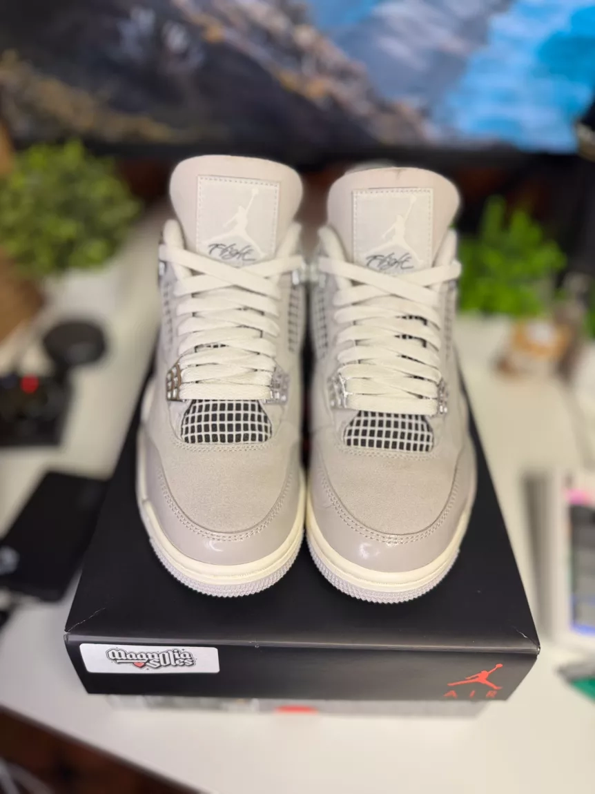 “Frozen Moments” Air Jordan 4 Retro - Size 6.5W (5M)