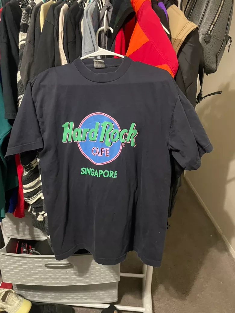 Size Large- Vintage Hard Rock Cafe Singapore Tee