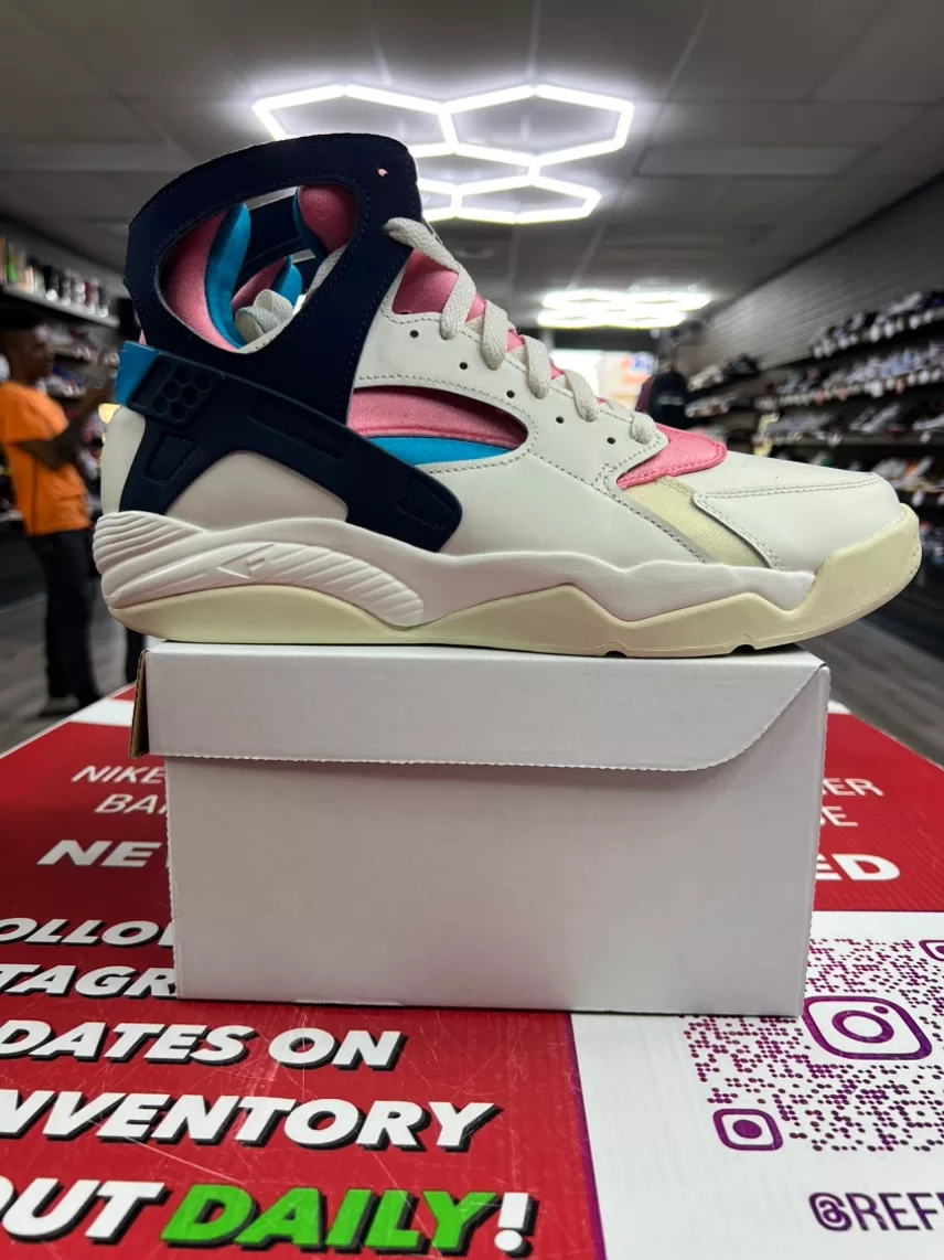 Nike Air Flight Huaraches Size 11.5