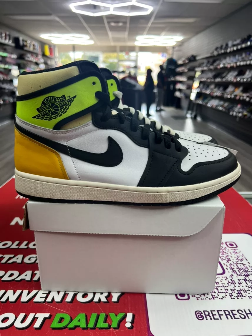 Air Jordan 1 Volt Size 9