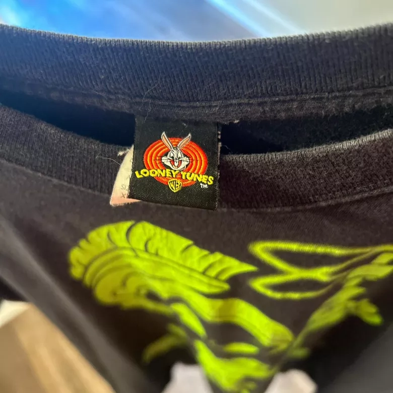Vintage Y2K Looney Tunes Marvin the Martian Graphic Tee
