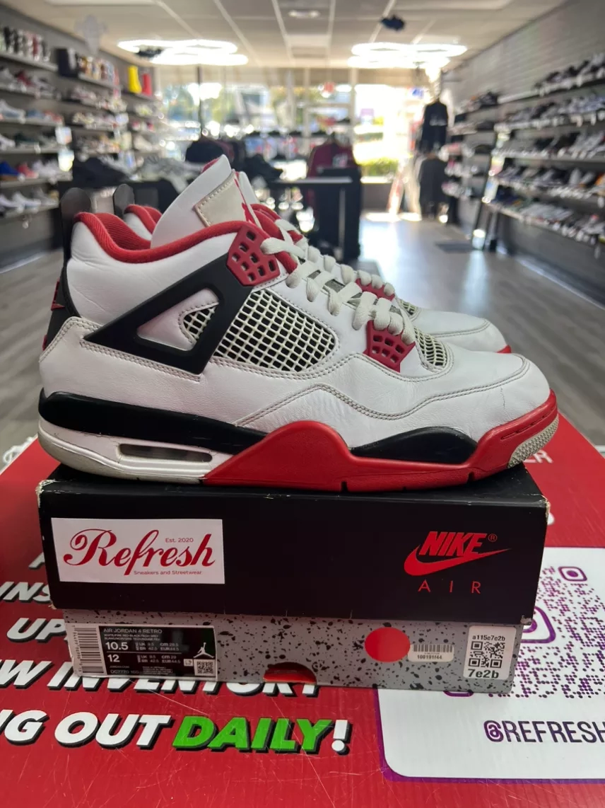 Air Jordan 4 Fire Red Size 10.5