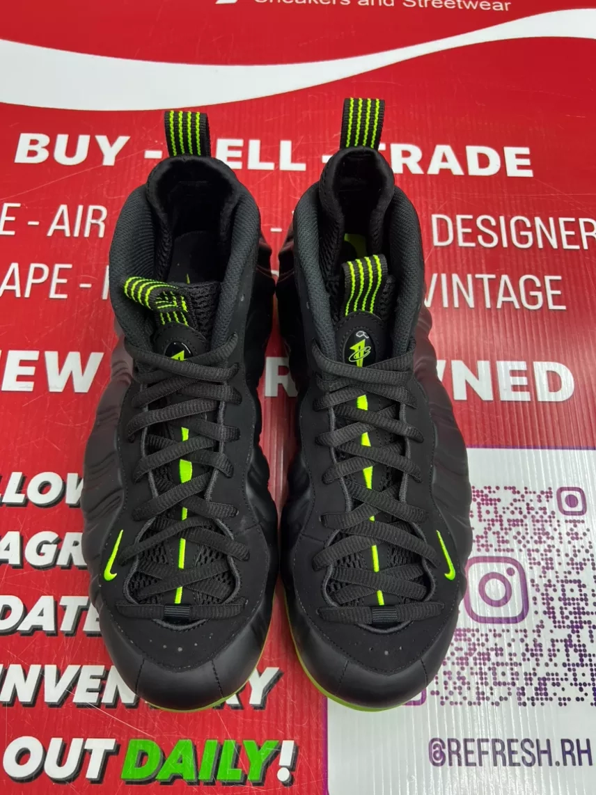 Nike Foamposite Volt Size 9
