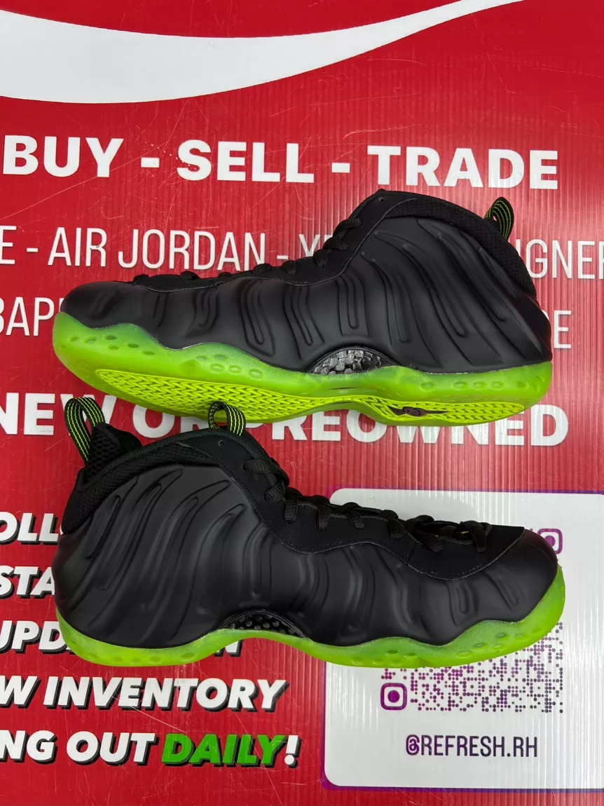 Nike Foamposite Volt Size 9