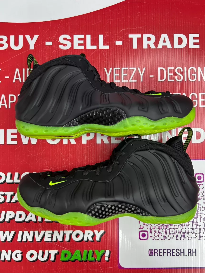 Nike Foamposite Volt Size 9
