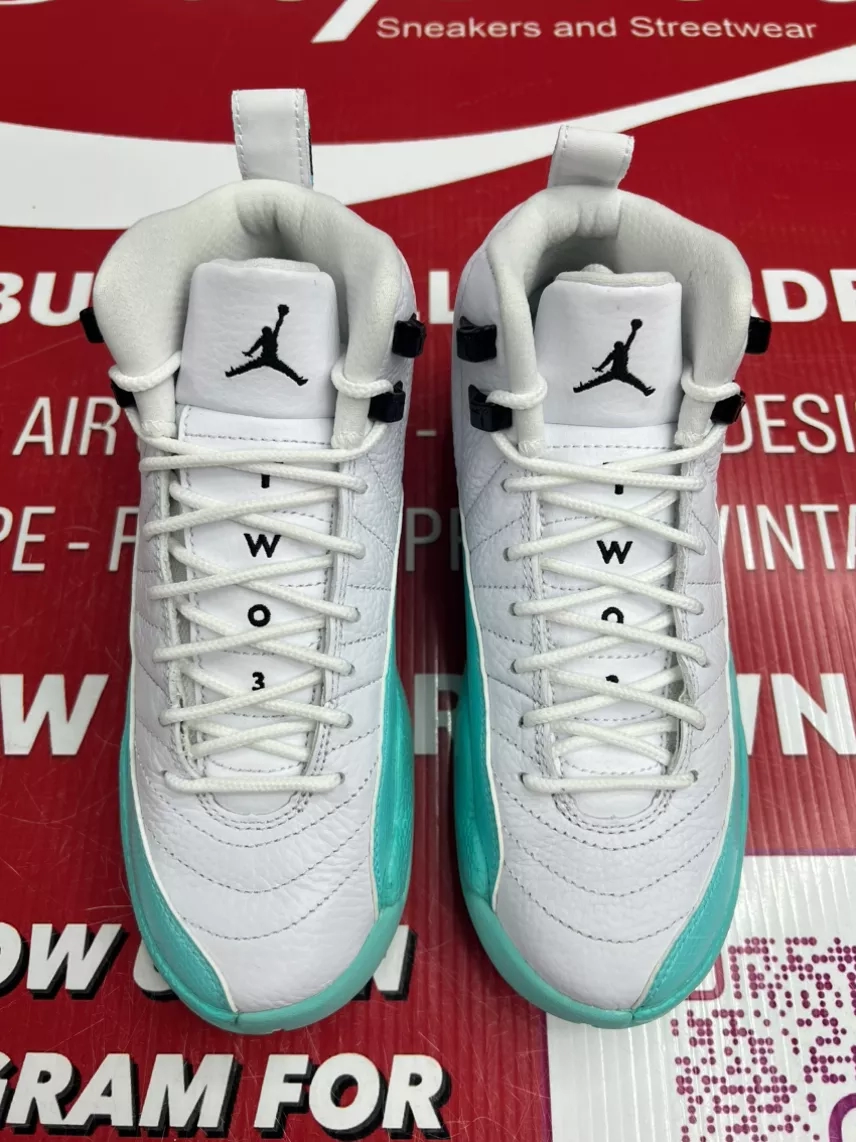 Air Jordan 12 Light Aqua Size 4y