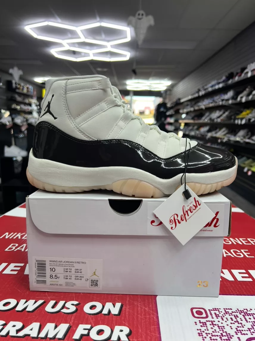 Air Jordan 11 Neapolitan Size 10w/8.5m