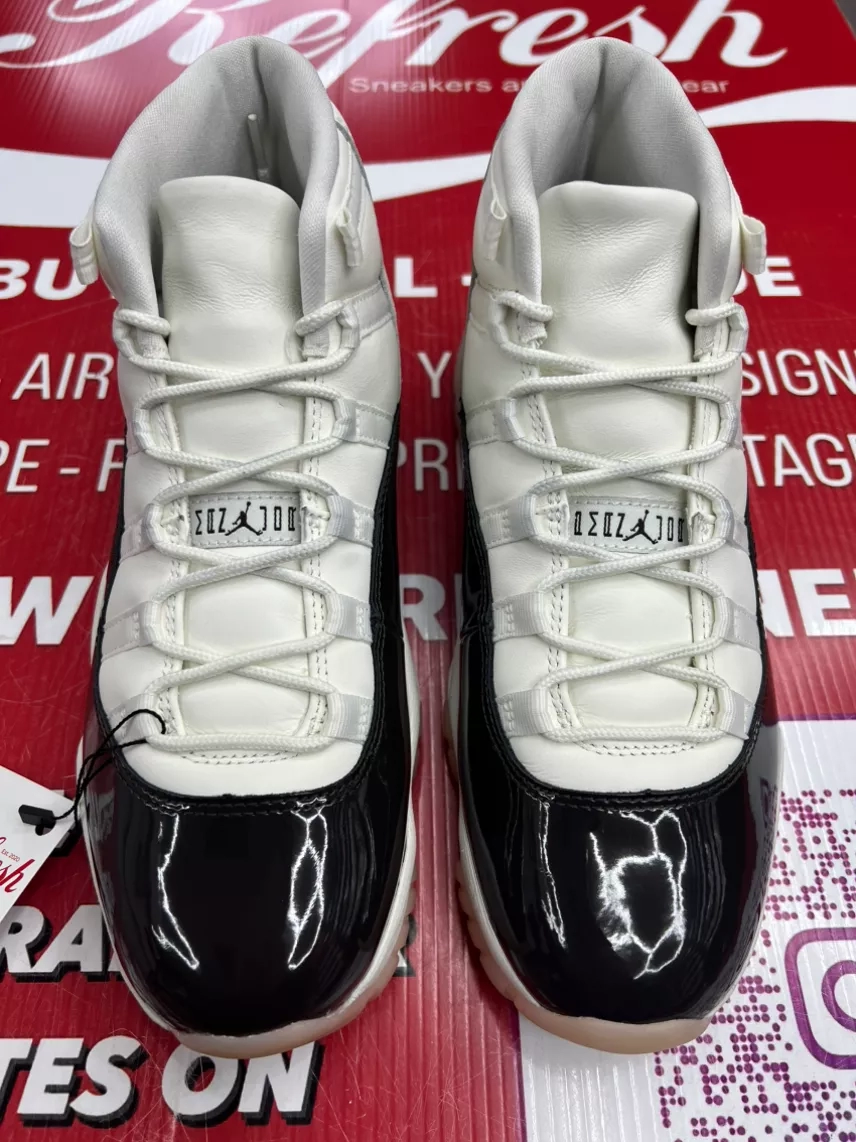 Air Jordan 11 Neapolitan Size 10w/8.5m