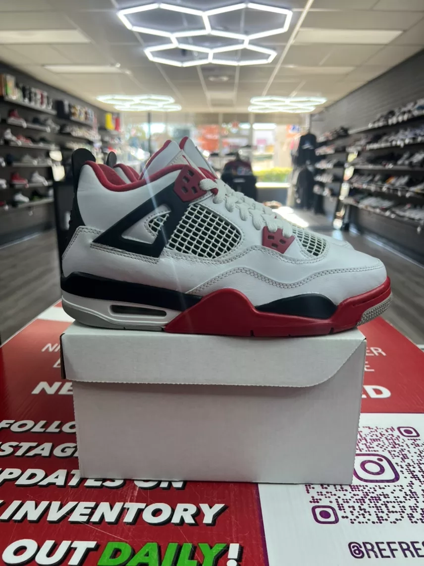 Air Jordan 4 Fire Red Size 7y