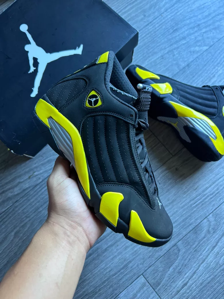 Air Jordan 14 Retro thunder size 9M