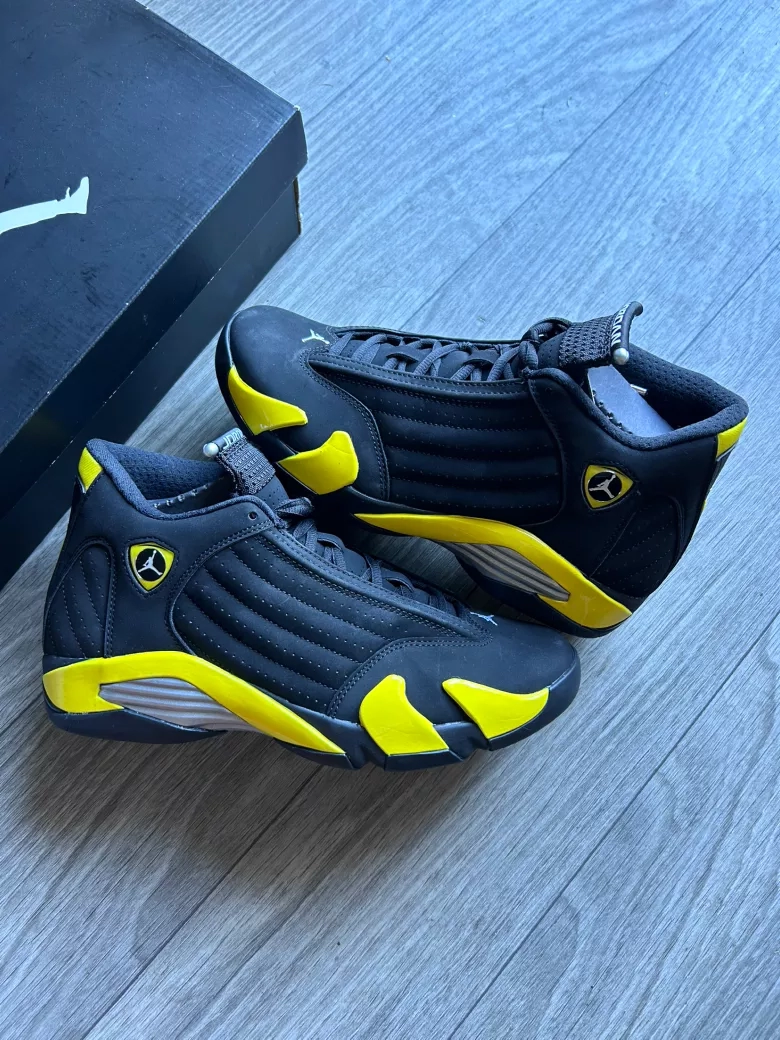 Air Jordan 14 Retro thunder size 9M