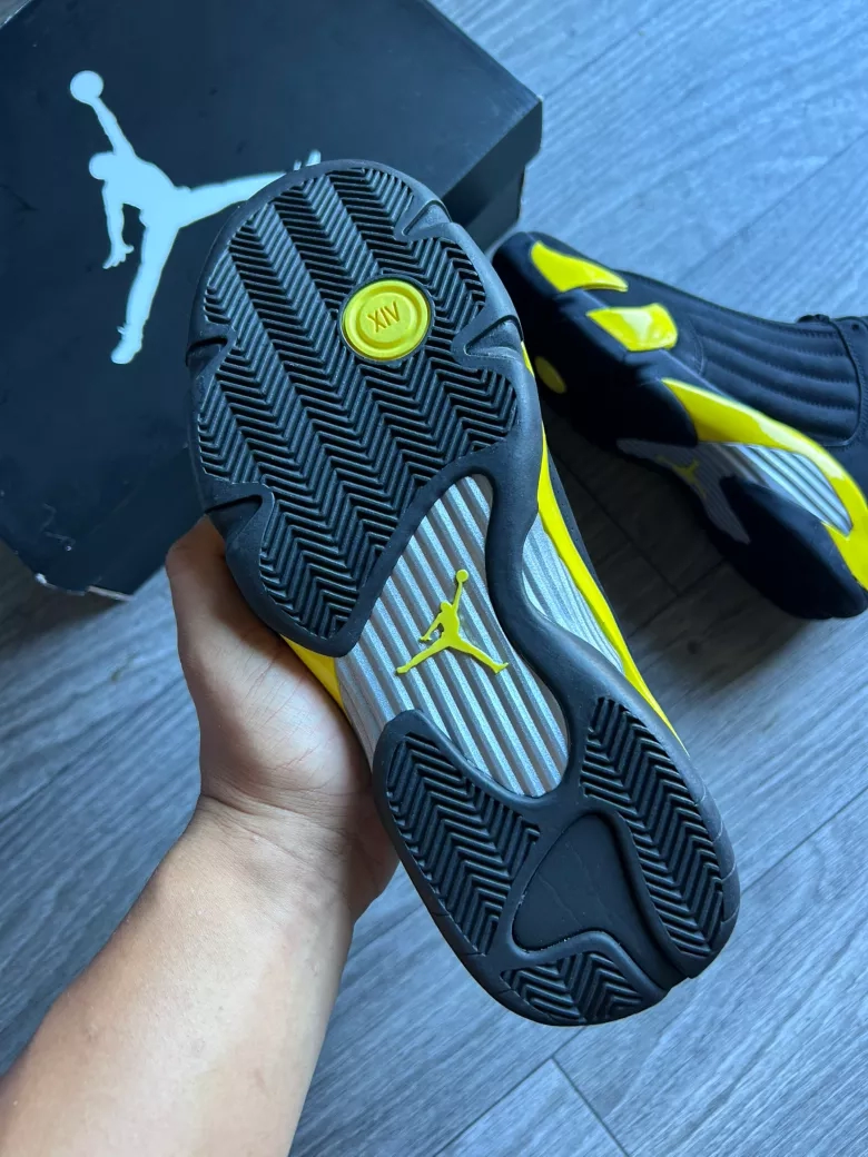 Air Jordan 14 Retro thunder size 9M