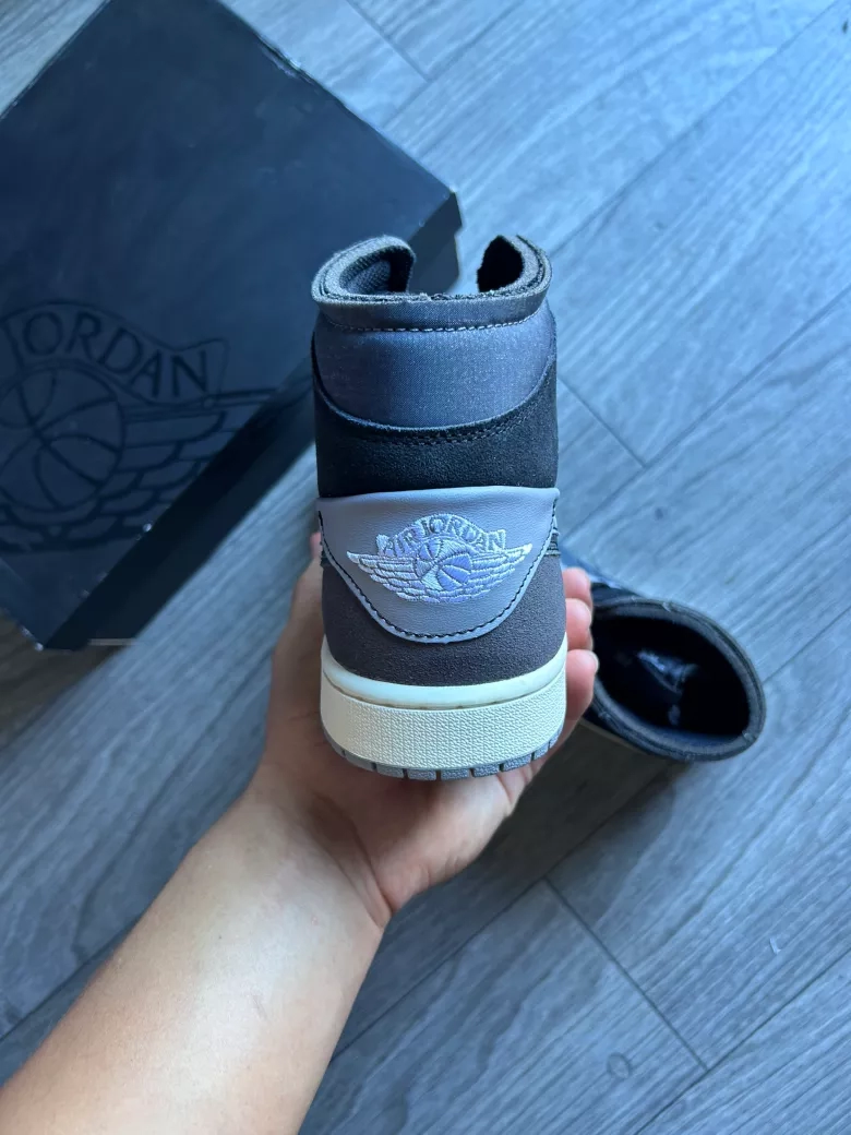 Air Jordan 1 mid inside out size 10.5M