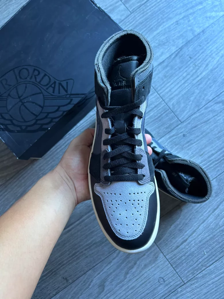 Air Jordan 1 mid inside out size 10.5M