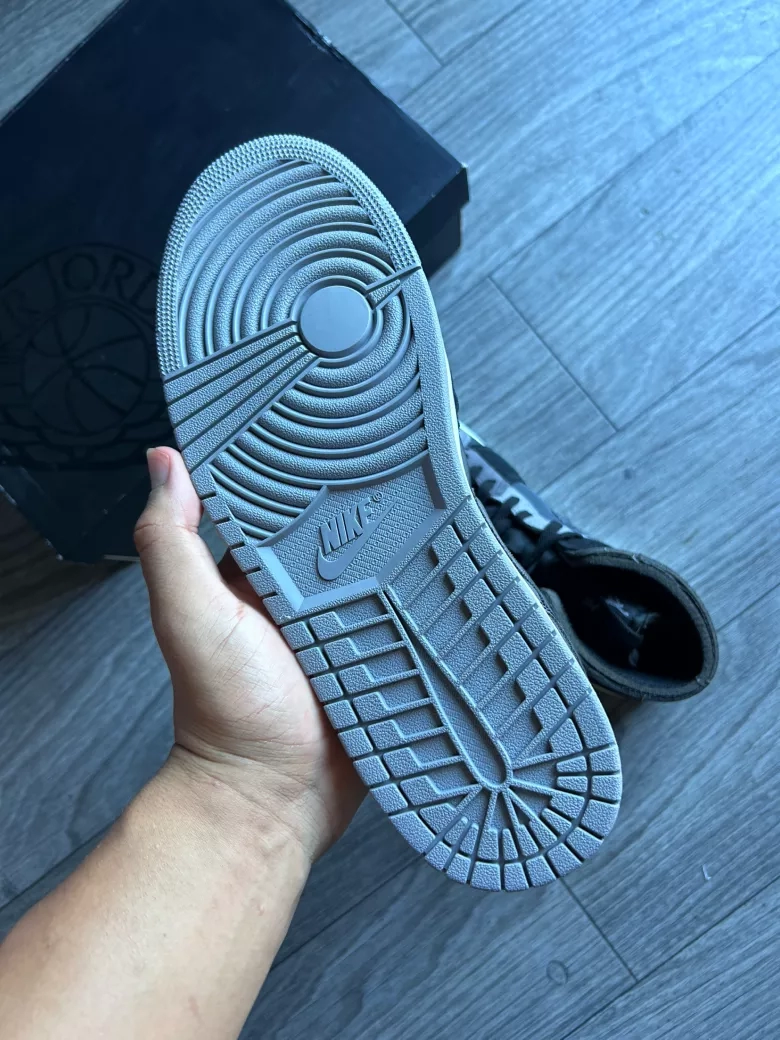 Air Jordan 1 mid inside out size 10.5M