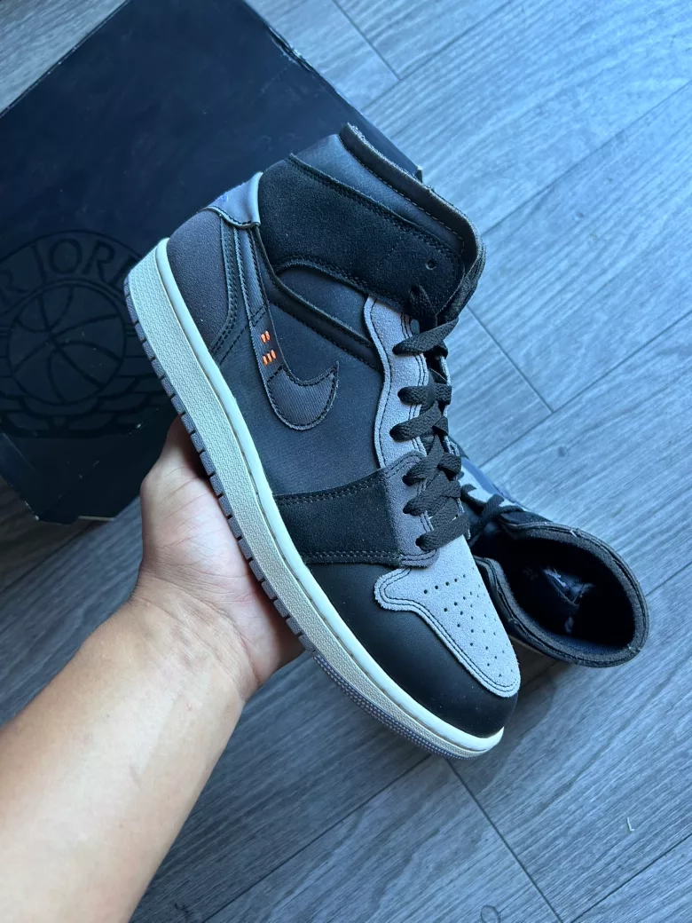 Air Jordan 1 mid inside out size 10.5M