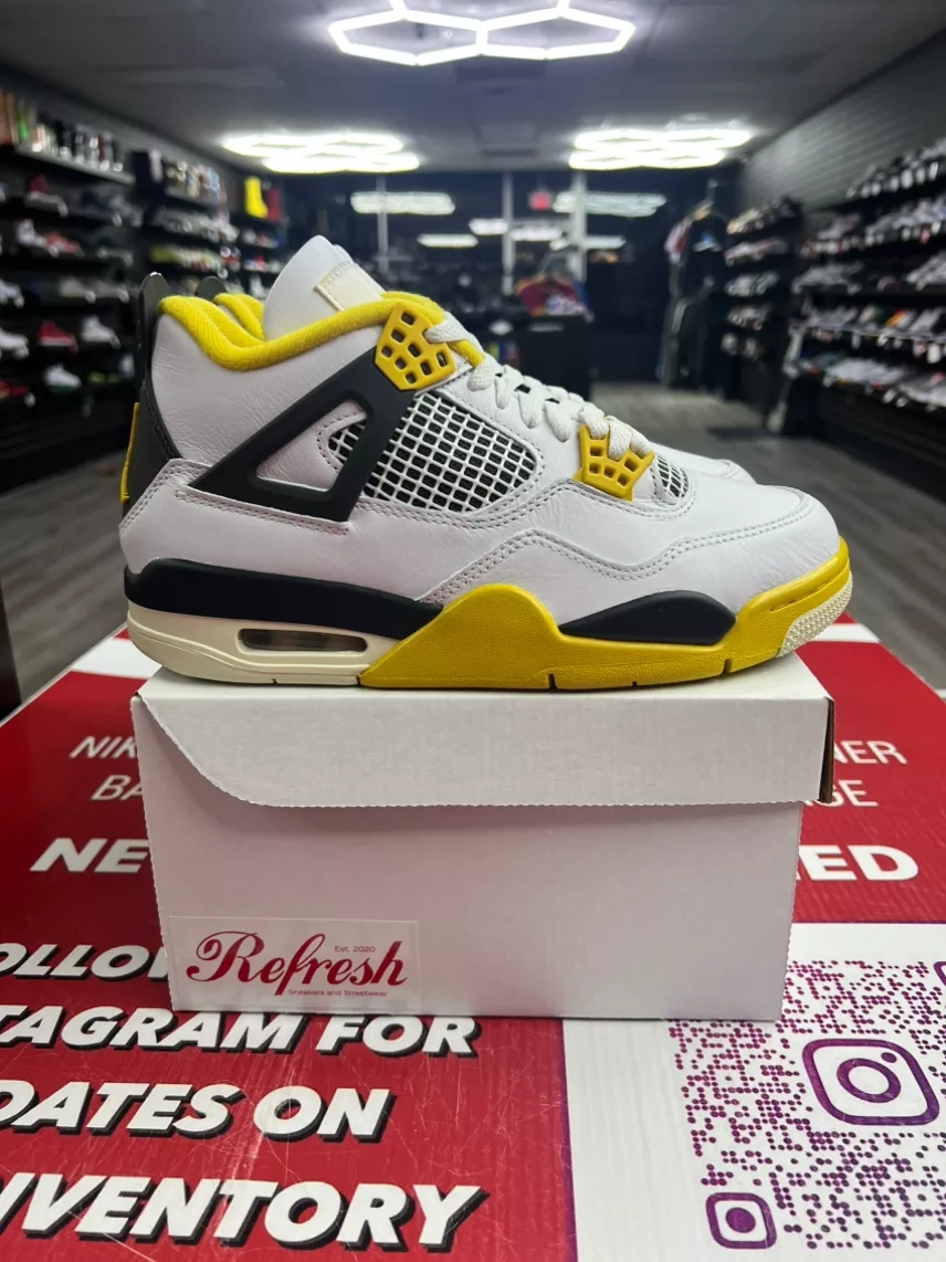 Air Jordan 4 Sulfur Size 7.5w/6y