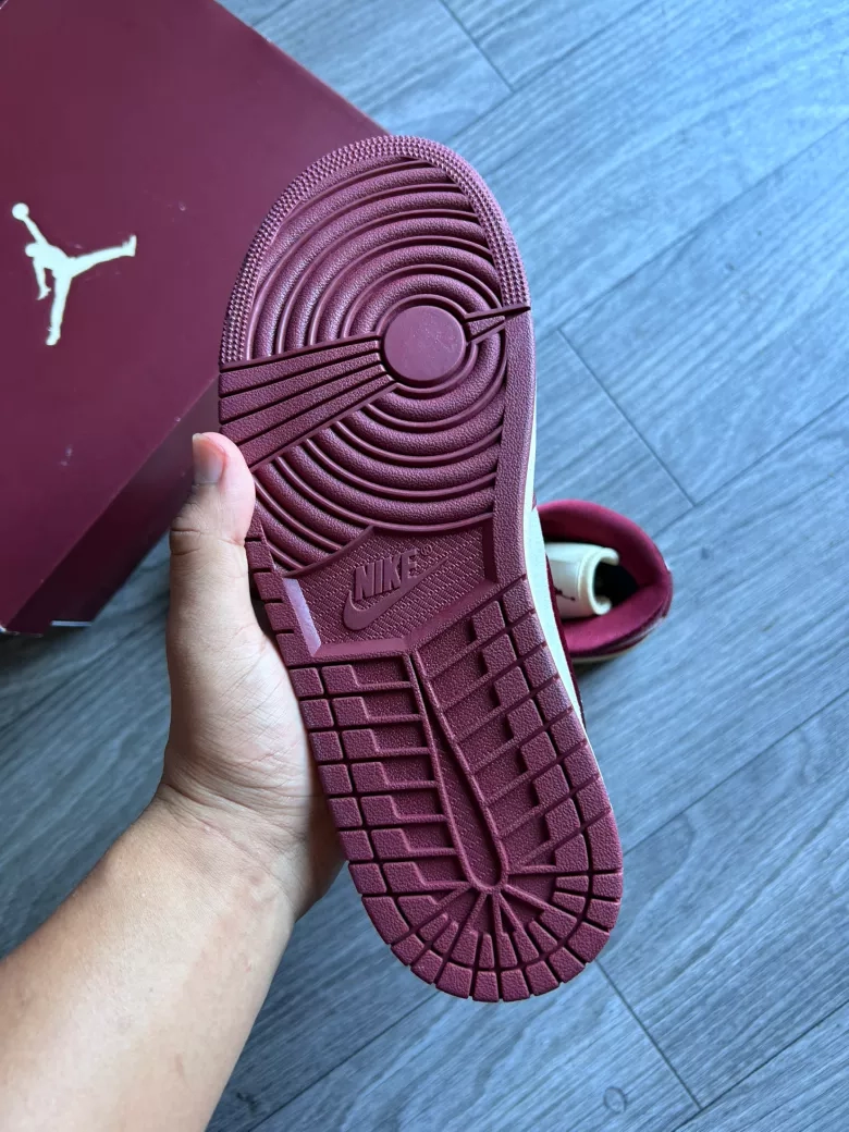 Air Jordan 1 Mid tiki leaf