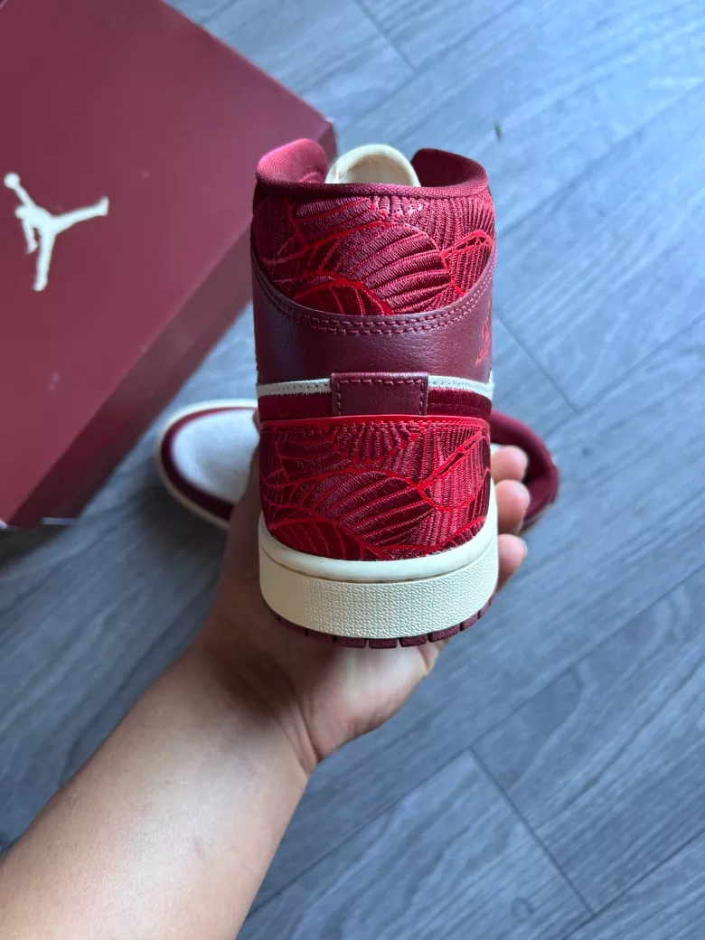 Air Jordan 1 Mid tiki leaf