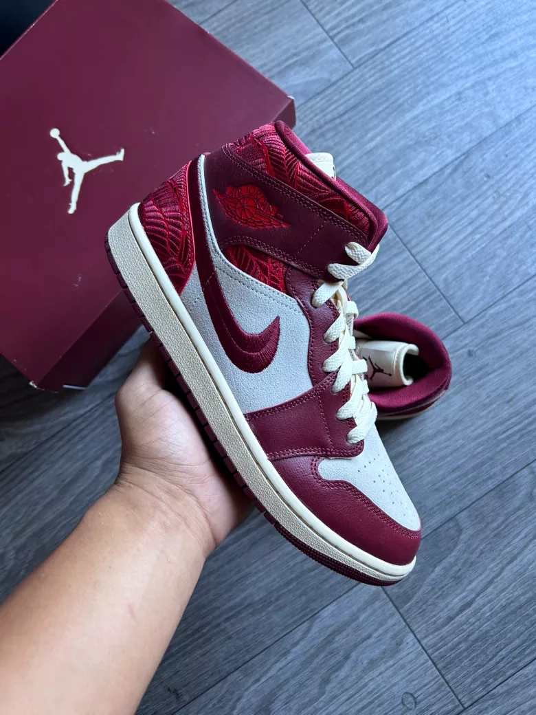 Air Jordan 1 Mid tiki leaf