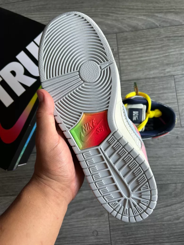 Nike Dunk Low be true