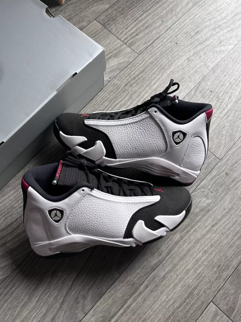 Air Jordan 14 Retro black toe